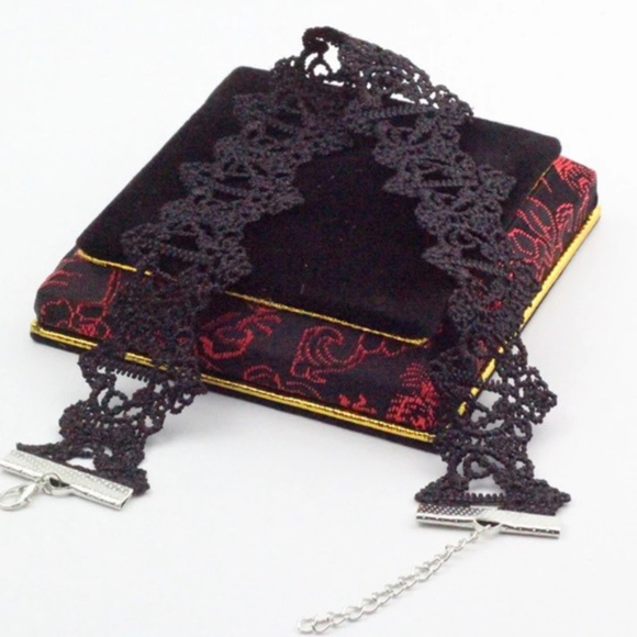 Black or White Lace Tattoo Choker - Picture 3 of 3